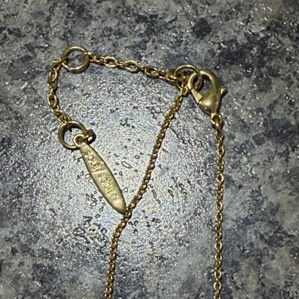 Sole Society Women’s Gold Chunky Textured Arrow Pendant 18